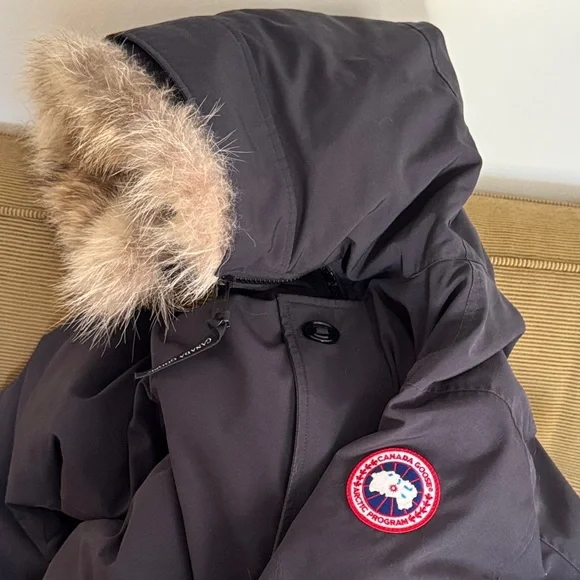 Canada Goose Jasper Navy Parka with Authentic Coyote Fur Trim - Picture 10 of 14